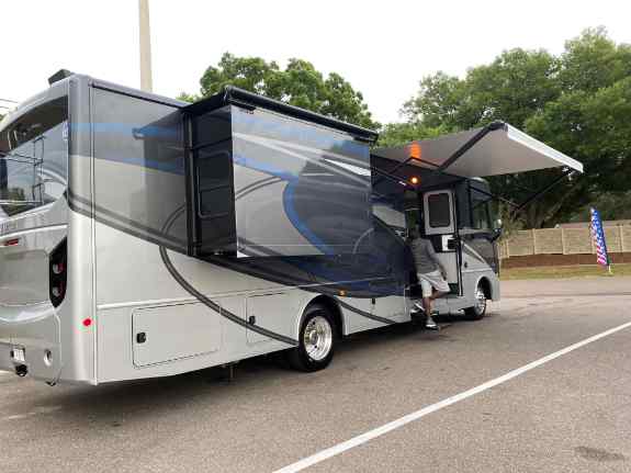 2021 Holiday Rambler Invicta 33HB For Sale
