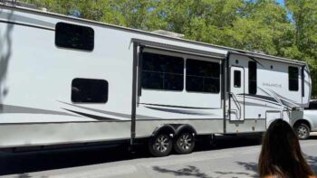 2022 Keystone Avalanche 390 DS For Sale